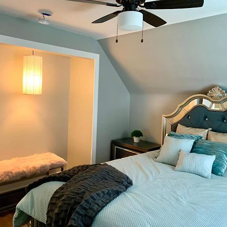 The Oakwood Cottage- With Private Yard & Parking, Minutes From Falls & Casino By Niagara Hospitality Niagara Falls Bagian luar foto