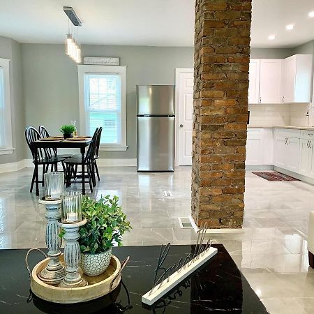 The Oakwood Cottage- With Private Yard & Parking, Minutes From Falls & Casino By Niagara Hospitality Niagara Falls Bagian luar foto
