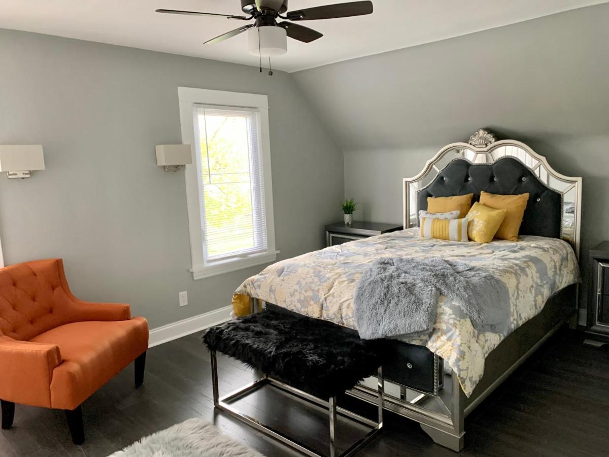 The Oakwood Cottage- With Private Yard & Parking, Minutes From Falls & Casino By Niagara Hospitality Niagara Falls Bagian luar foto