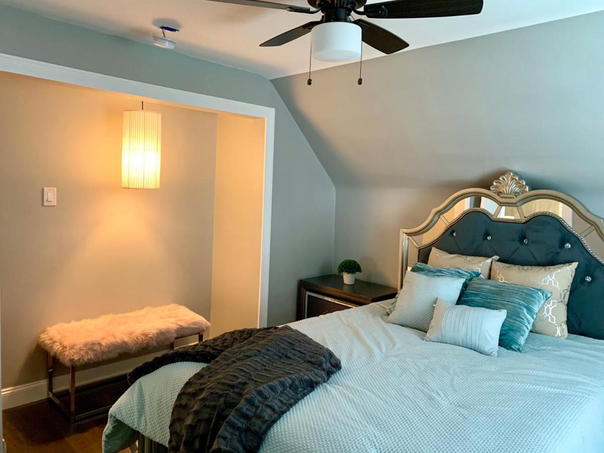 The Oakwood Cottage- With Private Yard & Parking, Minutes From Falls & Casino By Niagara Hospitality Niagara Falls Bagian luar foto