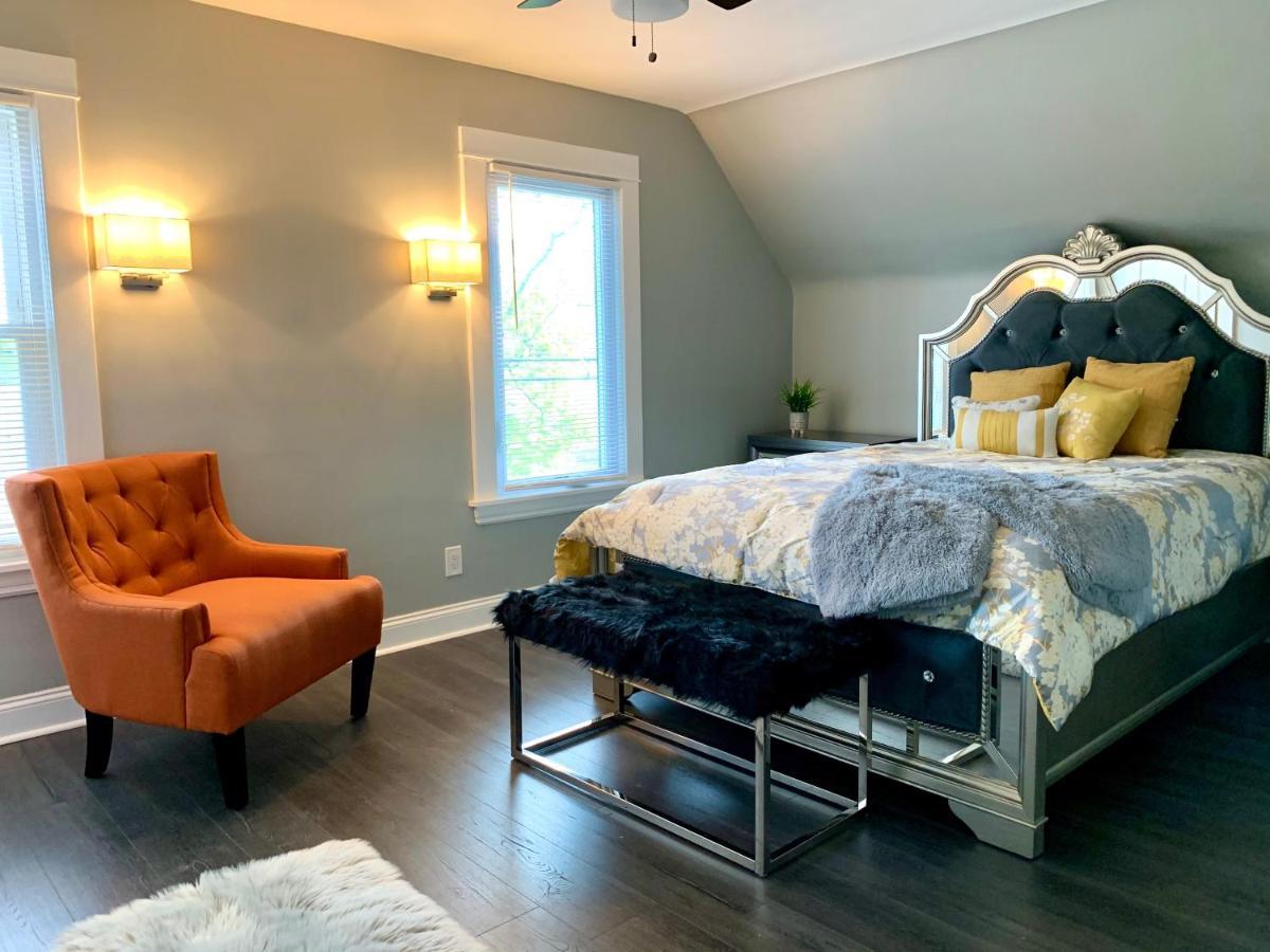 The Oakwood Cottage- With Private Yard & Parking, Minutes From Falls & Casino By Niagara Hospitality Niagara Falls Bagian luar foto