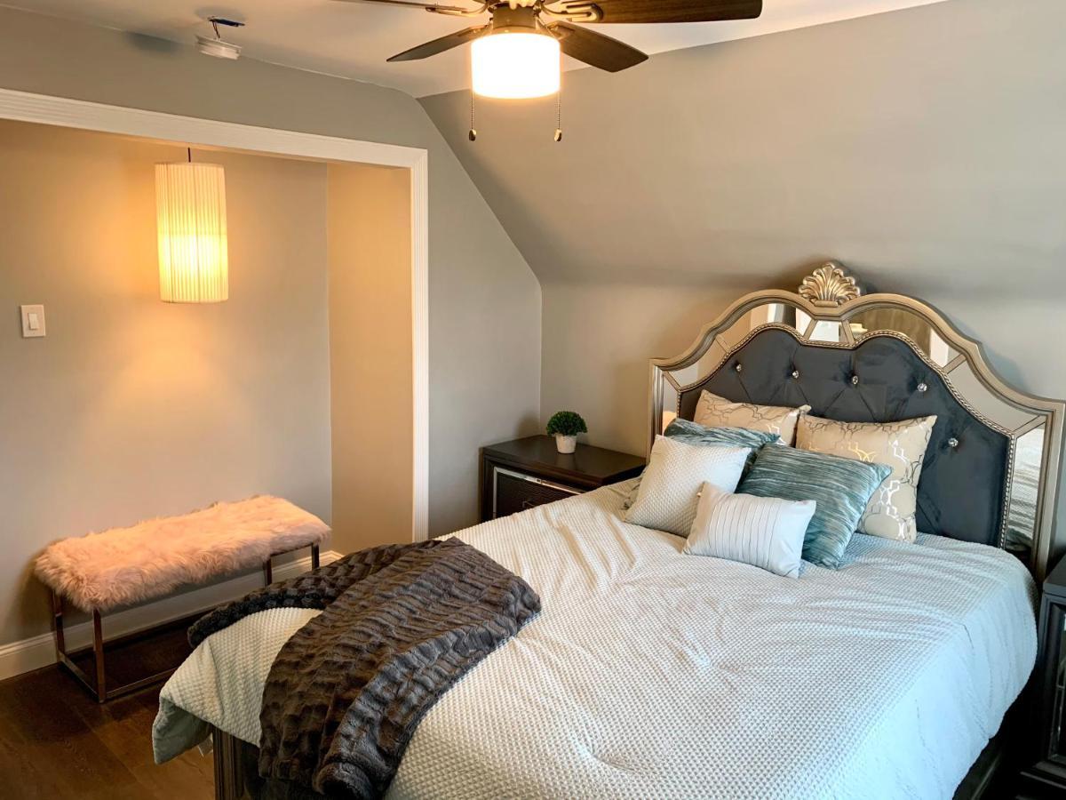 The Oakwood Cottage- With Private Yard & Parking, Minutes From Falls & Casino By Niagara Hospitality Niagara Falls Bagian luar foto