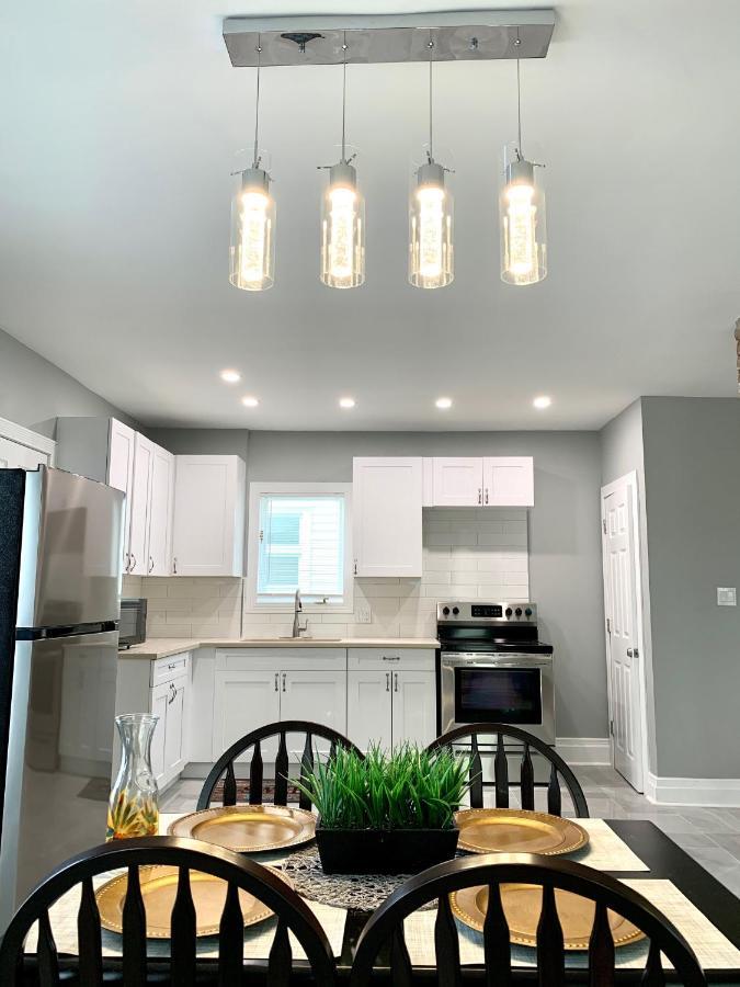 The Oakwood Cottage- With Private Yard & Parking, Minutes From Falls & Casino By Niagara Hospitality Niagara Falls Bagian luar foto