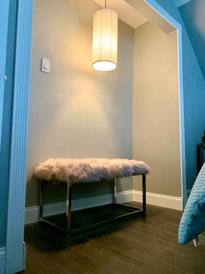 The Oakwood Cottage- With Private Yard & Parking, Minutes From Falls & Casino By Niagara Hospitality Niagara Falls Bagian luar foto