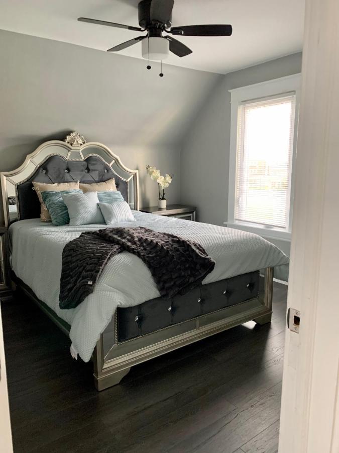 The Oakwood Cottage- With Private Yard & Parking, Minutes From Falls & Casino By Niagara Hospitality Niagara Falls Bagian luar foto